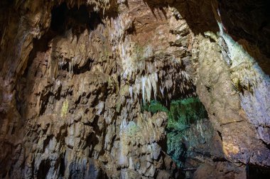 Stiffe mağaraları, San Demetrio ne 'Vestini belediyesinin Stiffe yakınlarındaki Sirente-Velino doğal parkında yer alan bir karst mağara kompleksidir.