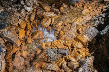 Stiffe mağaraları, San Demetrio ne 'Vestini belediyesinin Stiffe yakınlarındaki Sirente-Velino doğal parkında yer alan bir karst mağara kompleksidir.