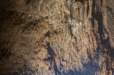 Stiffe mağaraları, San Demetrio ne 'Vestini belediyesinin Stiffe yakınlarındaki Sirente-Velino doğal parkında yer alan bir karst mağara kompleksidir.