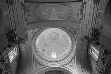 Kilisenin inşaatı 17. yüzyılın ortalarında başladı ve 1677 yılında sona erdi. Piazza Garibaldi 'de, canlı ve kalabalık Borgo Pacentrano' nun içinde yer alır..