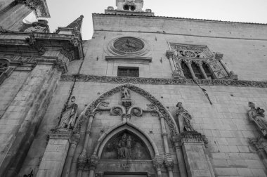 Kilise ve hastane, 1320 yılında Compenitenti kardeşliği tarafından kuruldu. İnşaat, Bakire Meryem 'e ithaf edilmiş bir hatip gibi bazı kutsal varlıklar üzerine kurulmuştu.