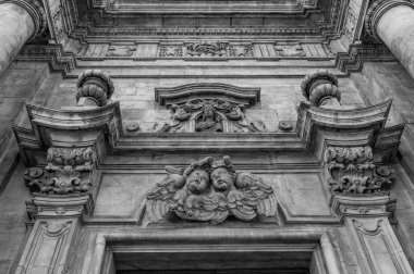 Kilise ve hastane, 1320 yılında Compenitenti kardeşliği tarafından kuruldu. İnşaat, Bakire Meryem 'e ithaf edilmiş bir hatip gibi bazı kutsal varlıklar üzerine kurulmuştu.