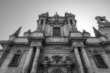 Kilise ve hastane, 1320 yılında Compenitenti kardeşliği tarafından kuruldu. İnşaat, Bakire Meryem 'e ithaf edilmiş bir hatip gibi bazı kutsal varlıklar üzerine kurulmuştu.