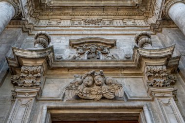 Kilise ve hastane, 1320 yılında Compenitenti kardeşliği tarafından kuruldu. İnşaat, Bakire Meryem 'e ithaf edilmiş bir hatip gibi bazı kutsal varlıklar üzerine kurulmuştu.