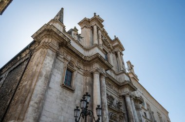 Kilise ve hastane, 1320 yılında Compenitenti kardeşliği tarafından kuruldu. İnşaat, Bakire Meryem 'e ithaf edilmiş bir hatip gibi bazı kutsal varlıklar üzerine kurulmuştu.