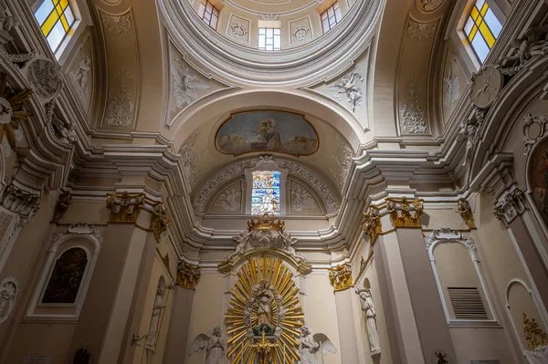 教堂的建造始于17世纪中叶 1677年结束 它座落在加里波第广场 Piazza Garibaldi 座落在活跃而人口众多的博戈帕加塔诺市中心 — 图库照片