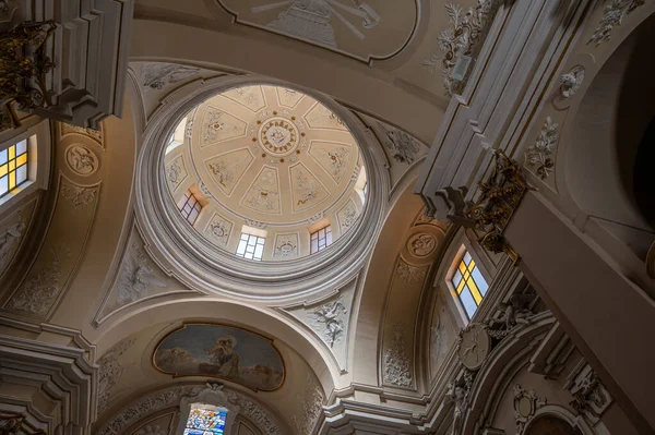 교회의 건설은 17세기 중반에 시작되어 1677년에 끝났다 그것은 Garibaldi에 위치하고 — 스톡 사진