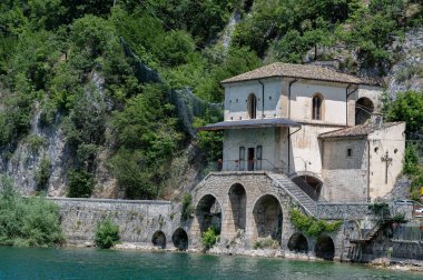 Madonna del Lago ya da dell 'Annunziata Tapınağı, Scanno Gölü' nün güneybatı kıyısında L 'Aquila ili' nde bulunan küçük bir kilisedir..