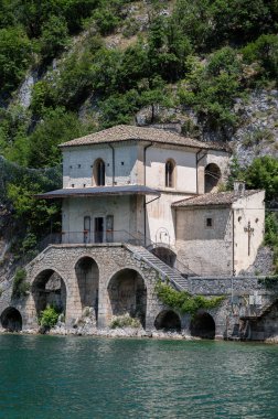 Madonna del Lago ya da dell 'Annunziata Tapınağı, Scanno Gölü' nün güneybatı kıyısında L 'Aquila ili' nde bulunan küçük bir kilisedir..