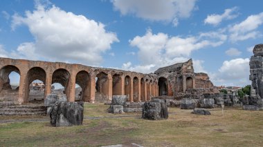 Campanian Amfitiyatrosu, Santa Maria Capua Vetere şehrinde bulunan ve antik Capua ile çakışan Roma amfitiyatrosudur.