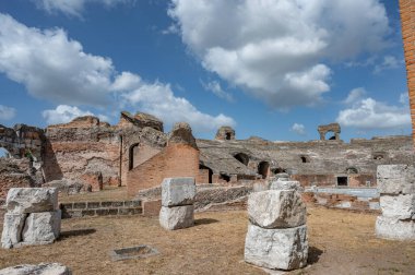 Campanian Amfitiyatrosu, Santa Maria Capua Vetere şehrinde bulunan ve antik Capua ile çakışan Roma amfitiyatrosudur.