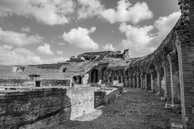 Campanian Amfitiyatrosu, Santa Maria Capua Vetere şehrinde bulunan ve antik Capua ile çakışan Roma amfitiyatrosudur.