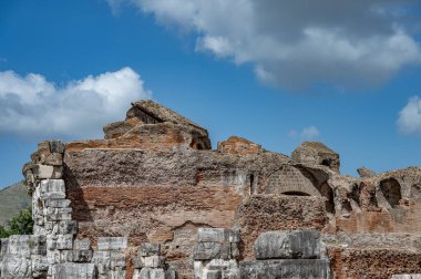Campanian Amfitiyatrosu, Santa Maria Capua Vetere şehrinde bulunan ve antik Capua ile çakışan Roma amfitiyatrosudur.