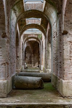 Campanian Amfitiyatrosu, Santa Maria Capua Vetere şehrinde bulunan ve antik Capua ile çakışan Roma amfitiyatrosudur.