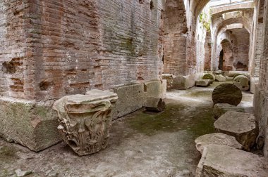 Campanian Amfitiyatrosu, Santa Maria Capua Vetere şehrinde bulunan ve antik Capua ile çakışan Roma amfitiyatrosudur.