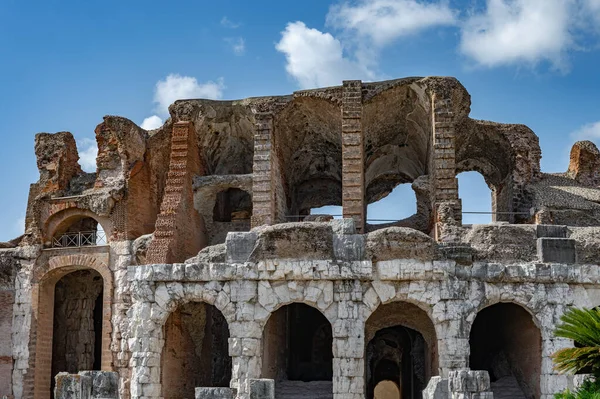 Campanian Amfitiyatrosu, Santa Maria Capua Vetere şehrinde bulunan ve antik Capua ile çakışan Roma amfitiyatrosudur.