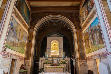 Madonna dello Splendore tapınağı Giulianova 'da bir tarikat binasıdır, manastır, mucizevi çeşme ve Görkemli Sanat Müzesi ve 