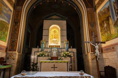 Madonna dello Splendore tapınağı Giulianova 'da bir tarikat binasıdır, manastır, mucizevi çeşme ve Görkemli Sanat Müzesi ve 