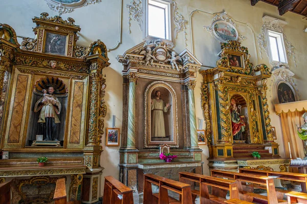 阿格农的圣埃米迪奥教堂是十四世纪阿格南雕塑艺术的辉煌见证 — 图库照片