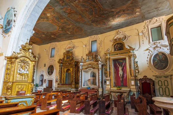 アグノーネのサンテミディオ教会は 14世紀のアグノン彫刻芸術の素晴らしい証言です — ストック写真