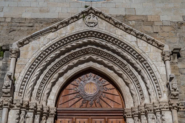 Kościół Sant Emidio Agnone Jest Wspaniałym Świadectwem Agnońskiej Sztuki Rzeźbiarskiej — Zdjęcie stockowe