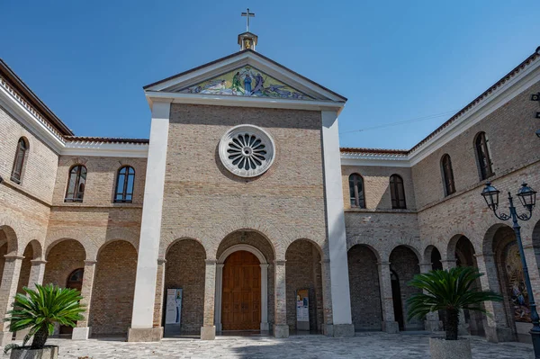 Sanktuarium Madonna Dello Splendore Kultowy Budynek Giulianova Klasztorem Cudowną Fontanną — Zdjęcie stockowe