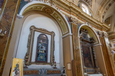 Annunziata ya da del Carmelo Kilisesi 1505 yılında inşa edilmiştir ve Filipinli Ataların Antik Manastırı 'na bitişiktir..