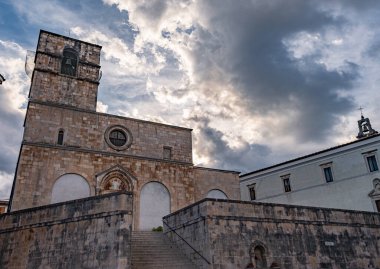 Kilise 13. yüzyılda inşa edildi. 1902 'de ulusal bir anıt ilan edildi. İkinci Dünya Savaşı sırasında savaş olayları büyük hasara yol açtı..