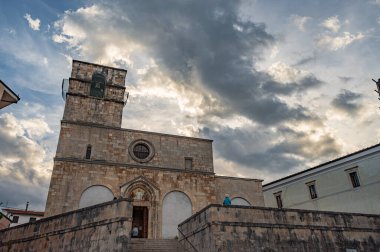 Kilise 13. yüzyılda inşa edildi. 1902 'de ulusal bir anıt ilan edildi. İkinci Dünya Savaşı sırasında savaş olayları büyük hasara yol açtı..