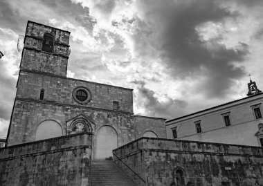 Kilise 13. yüzyılda inşa edildi. 1902 'de ulusal bir anıt ilan edildi. İkinci Dünya Savaşı sırasında savaş olayları büyük hasara yol açtı..