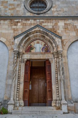Kilise 13. yüzyılda inşa edildi. 1902 'de ulusal bir anıt ilan edildi. İkinci Dünya Savaşı sırasında savaş olayları büyük hasara yol açtı..