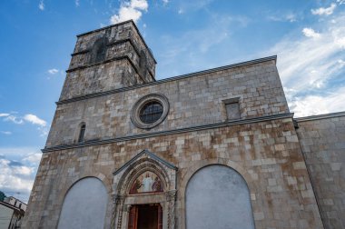 Kilise 13. yüzyılda inşa edildi. 1902 'de ulusal bir anıt ilan edildi. İkinci Dünya Savaşı sırasında savaş olayları büyük hasara yol açtı..