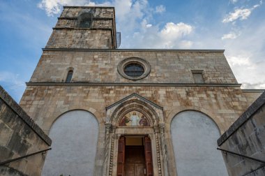 Kilise 13. yüzyılda inşa edildi. 1902 'de ulusal bir anıt ilan edildi. İkinci Dünya Savaşı sırasında savaş olayları büyük hasara yol açtı..