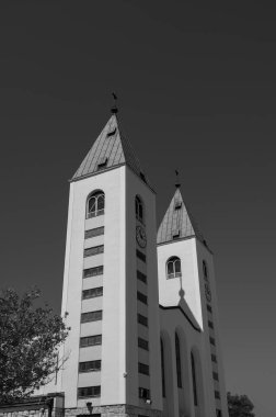 Bosna-Hersek 'te Bakire Meryem' in hayaletleriyle ünlü olan Medjugorje 'nin başlıca ibadet yeri St. James Kilisesi..