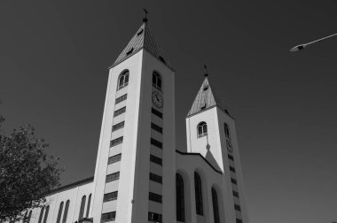 Bosna-Hersek 'te Bakire Meryem' in hayaletleriyle ünlü olan Medjugorje 'nin başlıca ibadet yeri St. James Kilisesi..