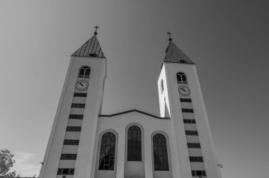 Bosna-Hersek 'te Bakire Meryem' in hayaletleriyle ünlü olan Medjugorje 'nin başlıca ibadet yeri St. James Kilisesi..