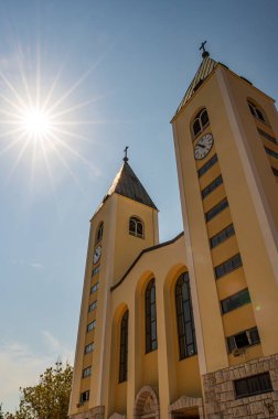 Bosna-Hersek 'te Bakire Meryem' in hayaletleriyle ünlü olan Medjugorje 'nin başlıca ibadet yeri St. James Kilisesi..