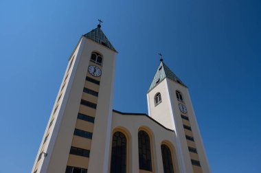Bosna-Hersek 'te Bakire Meryem' in hayaletleriyle ünlü olan Medjugorje 'nin başlıca ibadet yeri St. James Kilisesi..