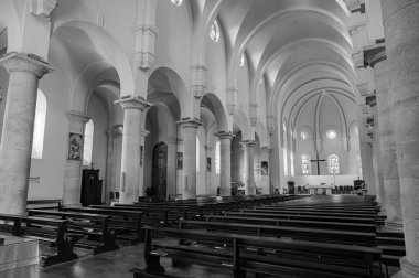 Kutsanmış Bakire Meryem 'in Varsayımı Fransisken Manastırı, İroki Brijeg' de, Hersek 'te bulunuyor.. 