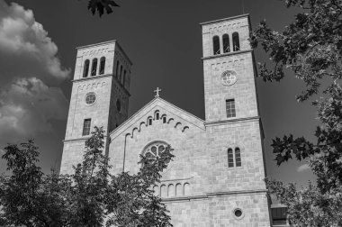 Kutsanmış Bakire Meryem 'in Varsayımı Fransisken Manastırı, İroki Brijeg' de, Hersek 'te bulunuyor.. 