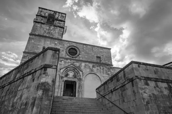 Kilise 13. yüzyılda inşa edildi. 1902 'de ulusal bir anıt ilan edildi. İkinci Dünya Savaşı sırasında savaş olayları büyük hasara yol açtı..