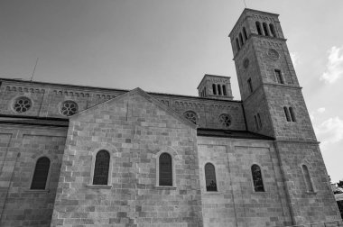Kutsanmış Bakire Meryem 'in Varsayımı Fransisken Manastırı, İroki Brijeg' de, Hersek 'te bulunuyor.. 
