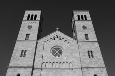 Kutsanmış Bakire Meryem 'in Varsayımı Fransisken Manastırı, İroki Brijeg' de, Hersek 'te bulunuyor.. 