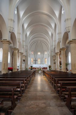 Kutsanmış Bakire Meryem 'in Varsayımı Fransisken Manastırı, İroki Brijeg' de, Hersek 'te bulunuyor.. 