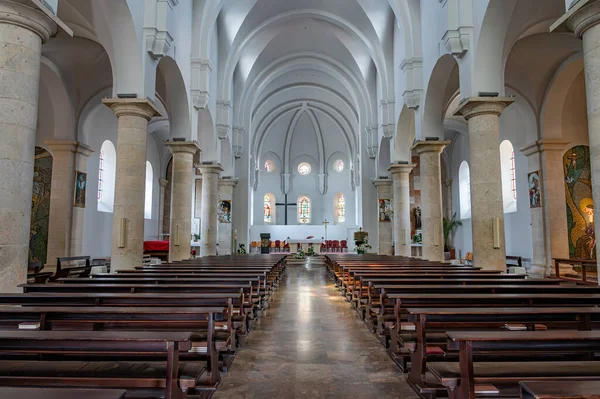 Kutsanmış Bakire Meryem 'in Varsayımı Fransisken Manastırı, İroki Brijeg' de, Hersek 'te bulunuyor.. 