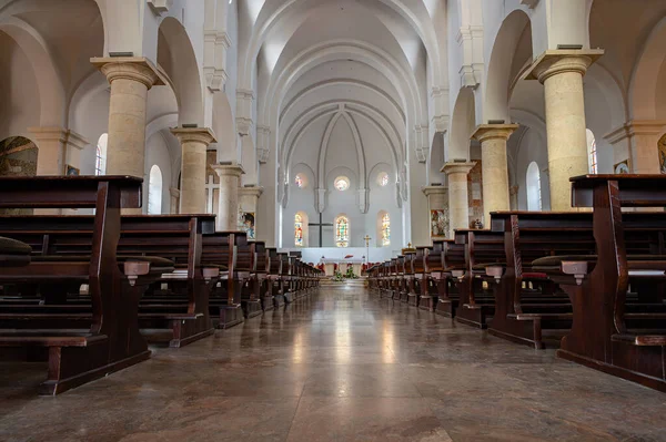 Kutsanmış Bakire Meryem 'in Varsayımı Fransisken Manastırı, İroki Brijeg' de, Hersek 'te bulunuyor.. 