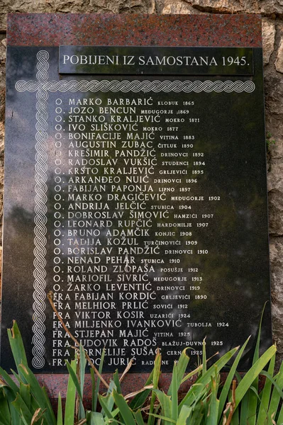 Kutsanmış Bakire Meryem 'in Varsayımı Fransisken Manastırı, İroki Brijeg' de, Hersek 'te bulunuyor.. 