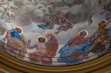 Isernia, Molise. Havari Aziz Petrus Katedrali, Isernia şehrinin en önemli Katolik binasıdır..