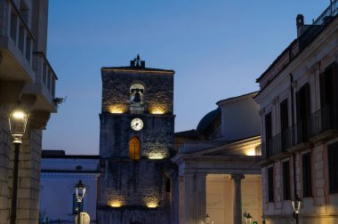 Isernia, Molise. Havari Aziz Petrus Katedrali, Isernia şehrinin en önemli Katolik binasıdır..