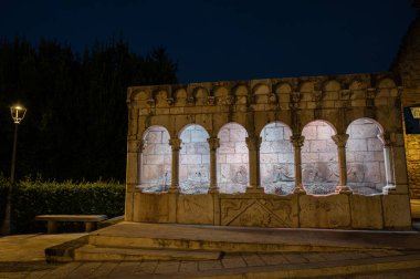 Zarif bir halk çeşmesi olmasının yanı sıra, Isernia şehrinin bir sembolüdür..